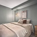 New Couples In The Heart Of Apartment *