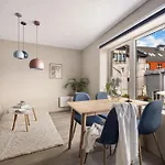 New Couples In The Heart Of Apartment