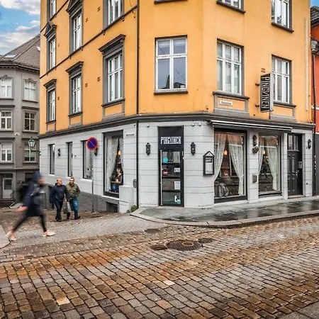 New Couples In The Heart Of Appartement