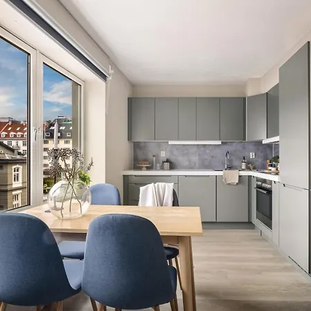 New Couples In The Heart Of Appartement