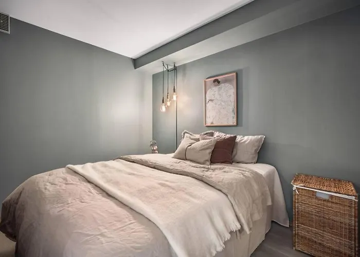 New Couples In The Heart Of Apartament *